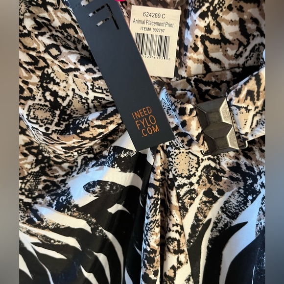 New top XL with gathered area - Picture 3 of 5